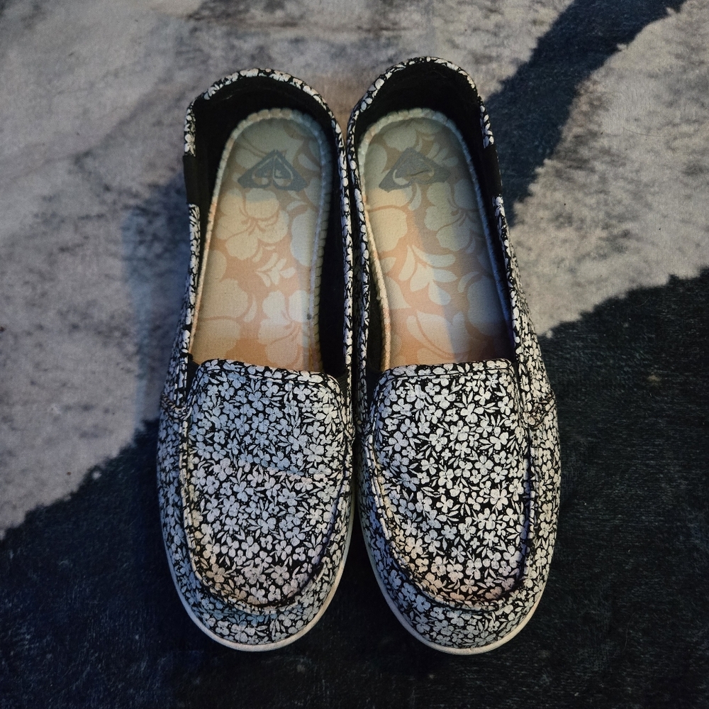 Floral Black and White Roxy Women's Loafers